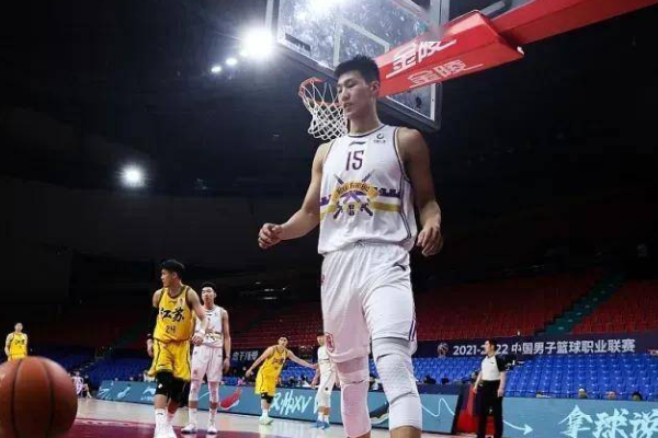 CBA一個賽季要打多少場比賽?