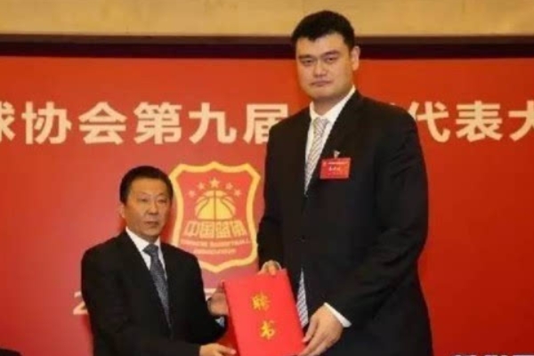 姚明什么時候擔任的籃協(xié)主席？